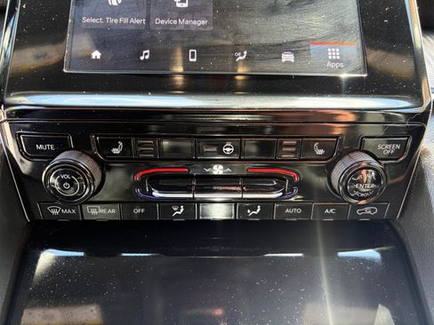 Used 2024 Jeep Grand Cherokee L Laredo image 15