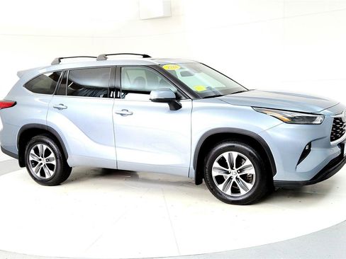 Certified 2022 Toyota Highlander XLE image 7
