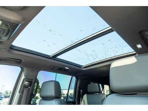 Used 2023 Chevrolet Suburban Z71 AWD/4WD image 16