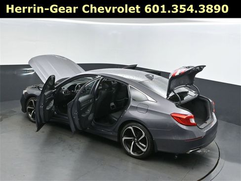 Used 2018 Honda Accord Sport image 4