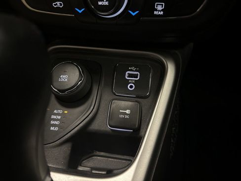Used 2019 Jeep Compass Latitude w/ Cold Weather Group AWD/4WD image 15