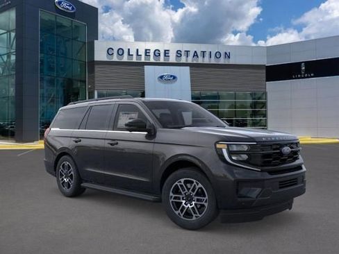 New 2025 Ford Expedition Active image 7