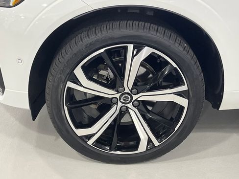 Certified 2024 Volvo XC60 B5 Ultimate w/ Protection Package Premier AWD/4WD image 9