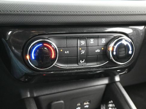 Used 2024 Chevrolet TrailBlazer LT w/ Driver Confidence Package FWD image 19