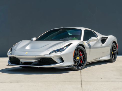 Used 2022 Ferrari F8 Tributo RWD image 3