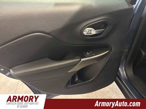 Used 2019 Jeep Cherokee Limited image 26