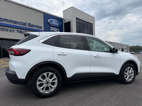 Used 2024 Ford Escape Active w/ Cold Weather Package FWD image 8