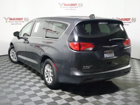 Used 2023 Chrysler Voyager LX FWD image 12
