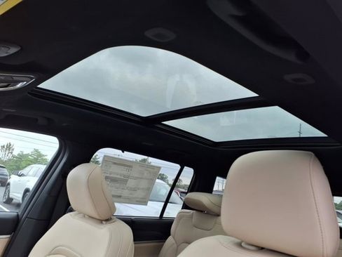 New 2025 Jeep Grand Cherokee L Limited w/ Luxury Tech Group II image 15