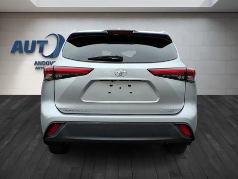 Used 2022 Toyota Highlander XLE image 10
