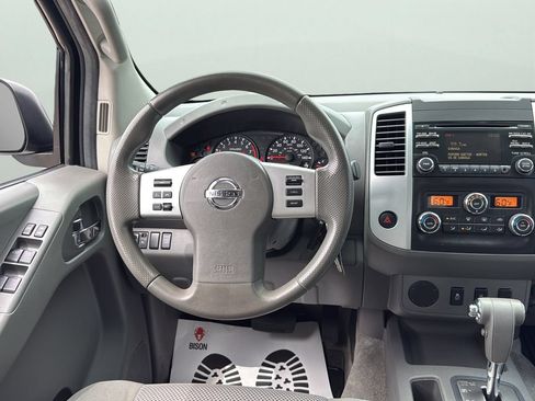 Used 2013 Nissan Frontier SV w/ SV Value Truck Pkg RWD image 9
