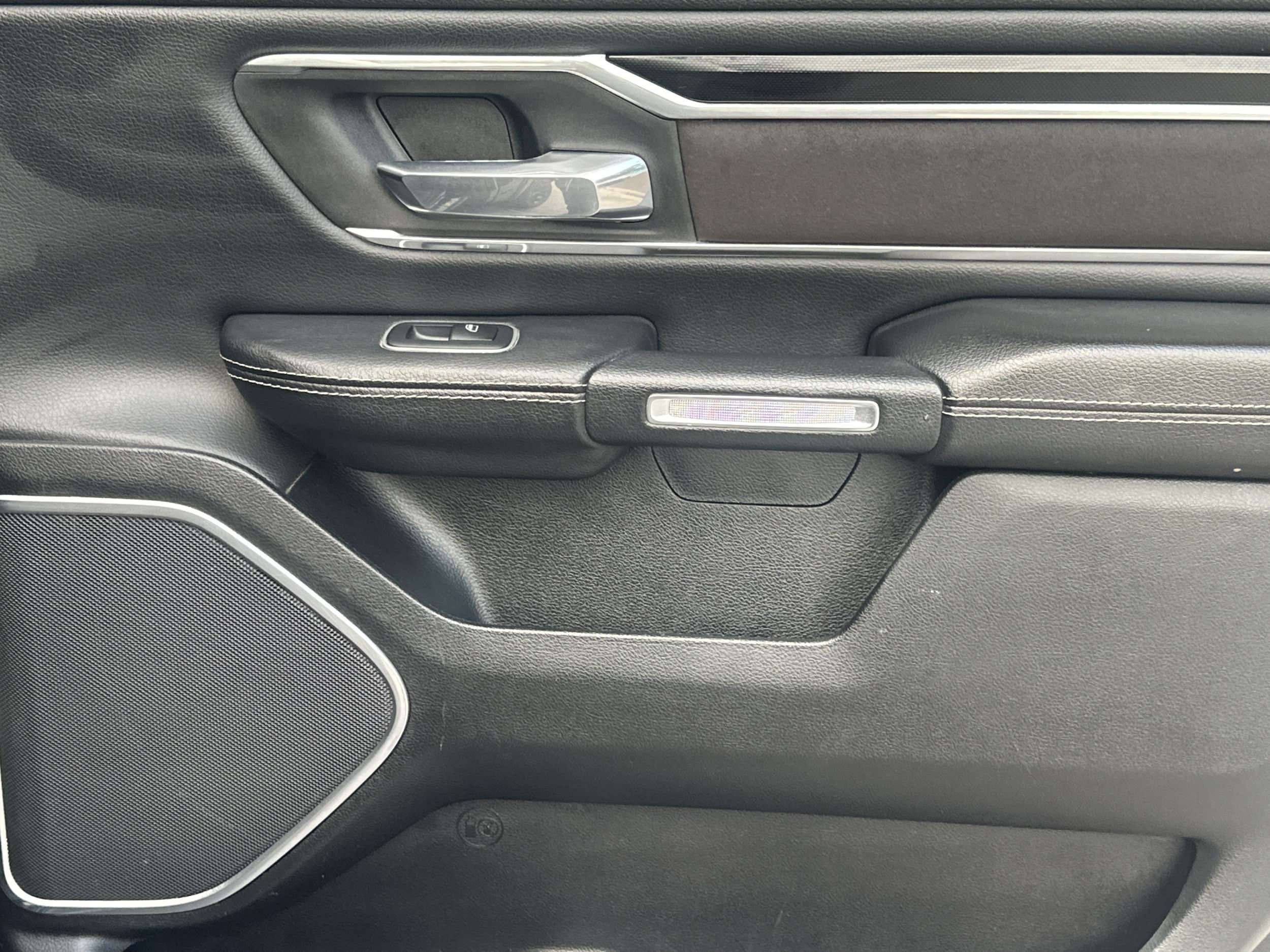 Used 2022 RAM 1500 Laramie RWD image 16