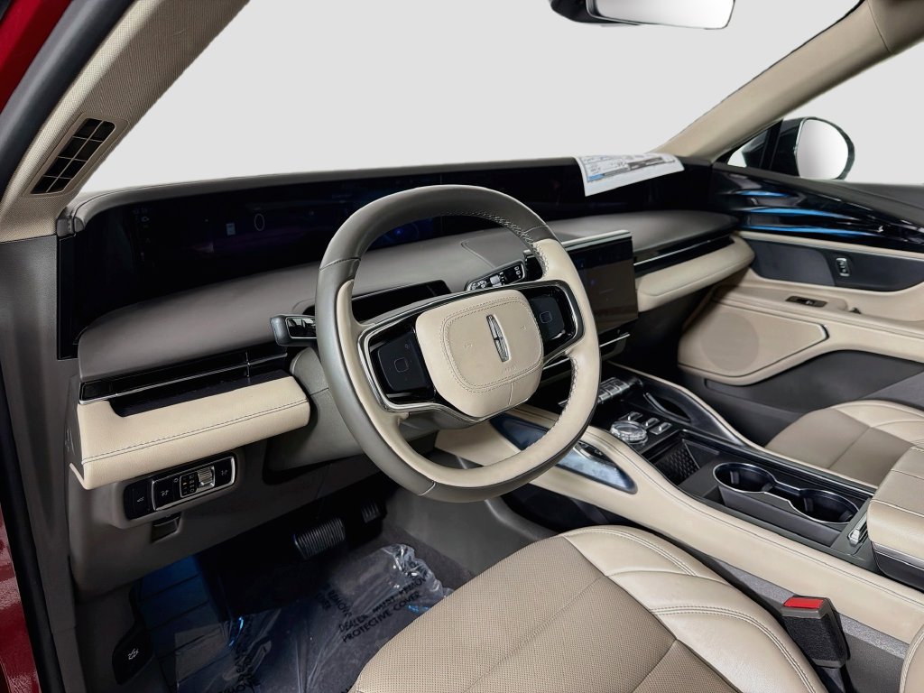 Used 2025 Lincoln Nautilus Premier AWD/4WD image 9