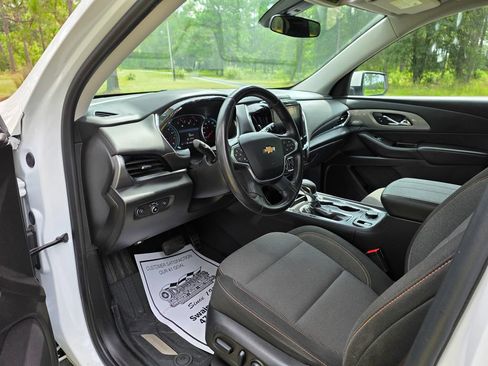 Used 2021 Chevrolet Traverse LT FWD image 12