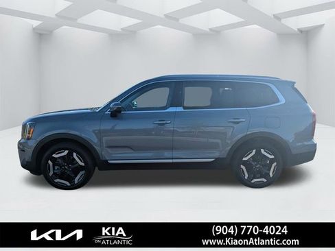 Used 2023 Kia Telluride S image 6
