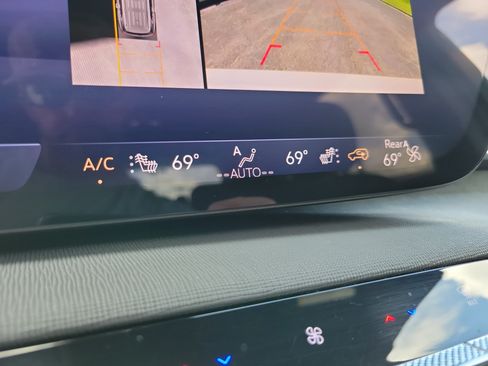 Used 2025 Buick Enclave Preferred FWD image 25