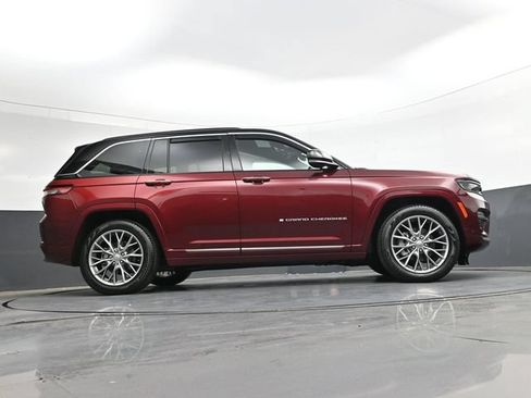 Used 2024 Jeep Grand Cherokee Summit AWD/4WD image 33