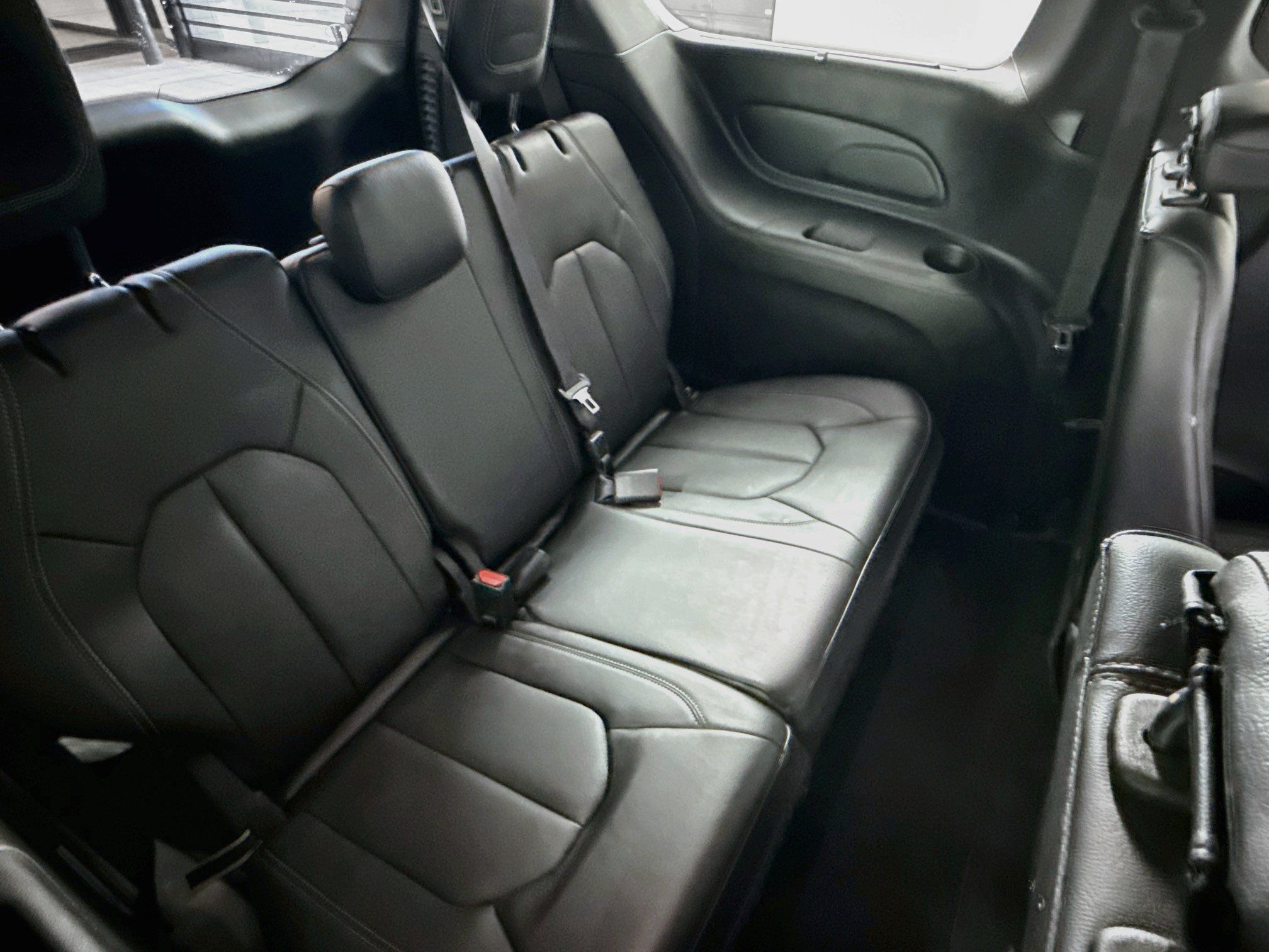 Used 2020 Chrysler Pacifica Touring-L w/ S Appearance Package FWD image 24