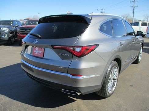 Used 2023 Acura MDX SH-AWD w/ Advance Package image 4