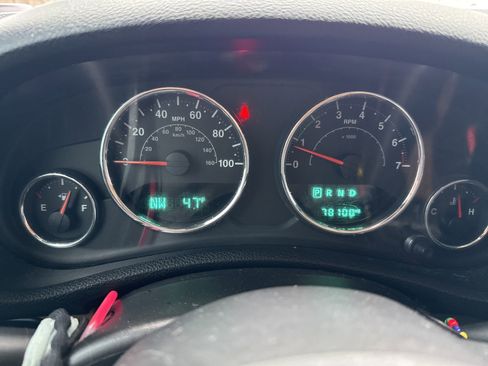 Used 2015 Jeep Wrangler Unlimited Rubicon w/ Max Tow Package image 33