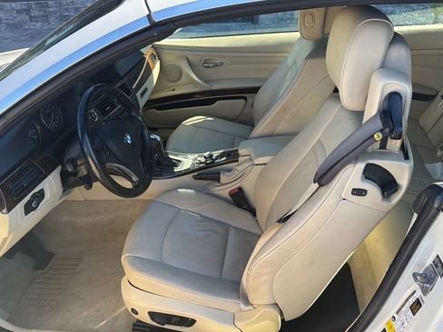 Used 2011 BMW 335i Convertible image 8