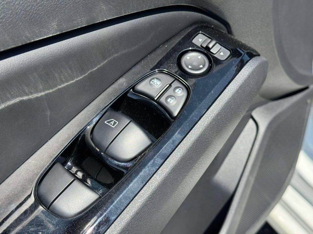 Certified 2025 Nissan Altima 2.5 SL FWD image 16