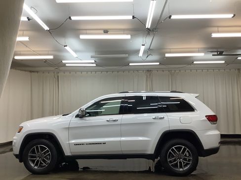 Used 2022 Jeep Grand Cherokee Limited image 10