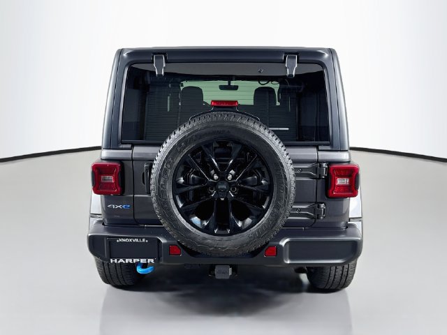Used 2022 Jeep Wrangler Unlimited Sahara w/ Cold Weather Group AWD/4WD image 8
