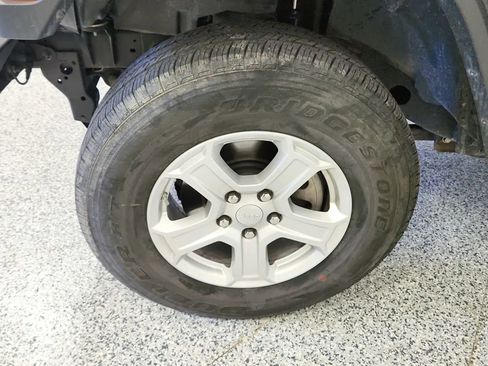 Used 2018 Jeep Wrangler Sport image 13