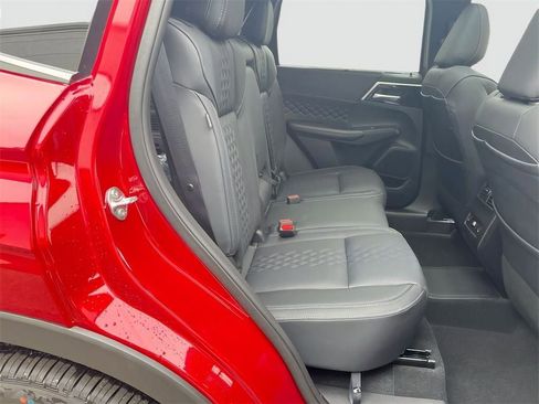 New 2025 Mitsubishi Outlander Base image 35