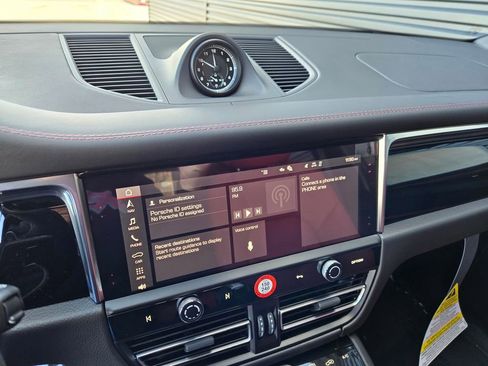 New 2026 Porsche Macan image 22