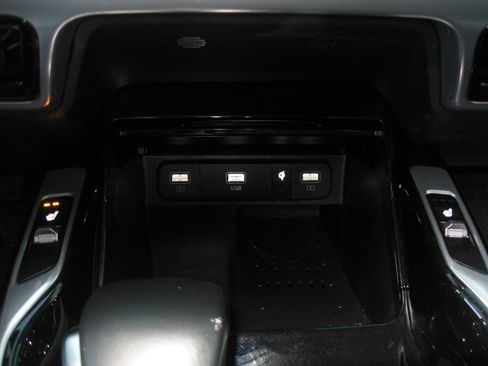 Certified 2023 Kia Sorento SX image 16