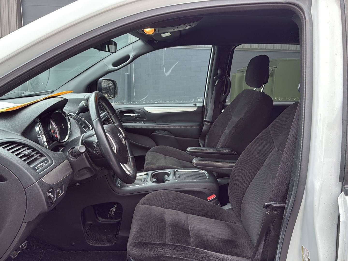 Used 2016 Dodge Grand Caravan SXT FWD image 9