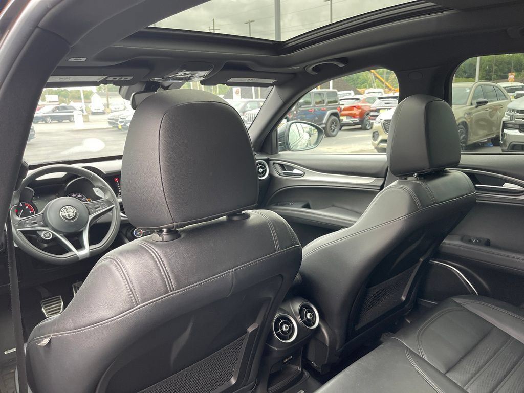 Used 2018 Alfa Romeo Stelvio Ti Sport AWD/4WD image 13
