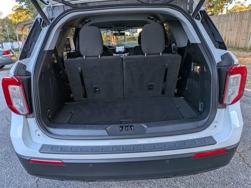 Used 2021 Ford Explorer XLT image 33