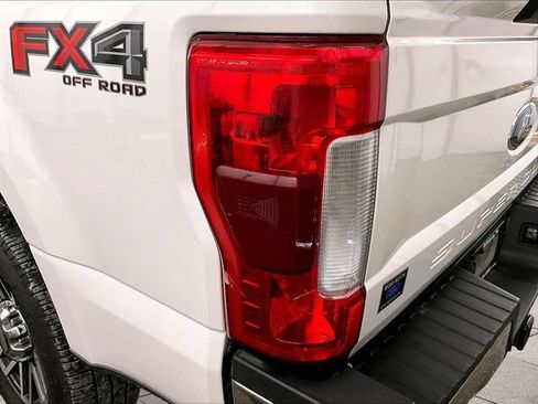 Used 2019 Ford F250 Lariat w/ Lariat Ultimate Package AWD/4WD image 29