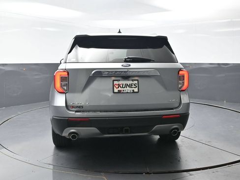 Used 2022 Ford Explorer Limited w/ Equipment Group 301A AWD/4WD image 13
