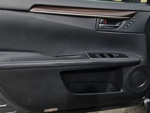 Used 2016 Lexus ES 300h w/ Luxury Package w/Wood Trim image 10