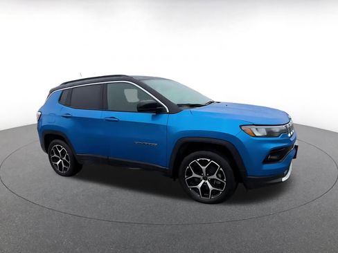 Used 2025 Jeep Compass Limited image 2