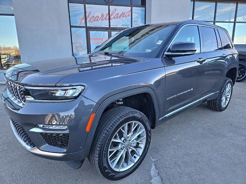 Used 2025 Jeep Grand Cherokee Summit AWD/4WD image 2
