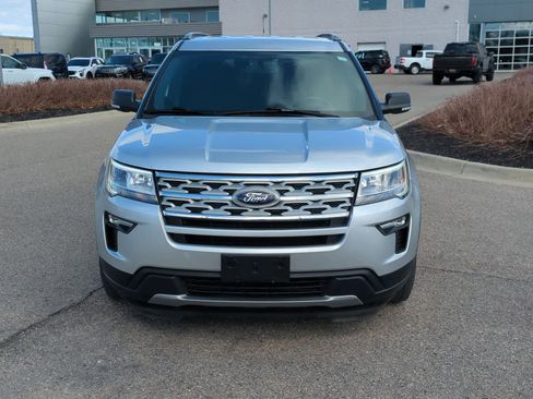 Used 2019 Ford Explorer XLT w/ Equipment Group 201A image 3