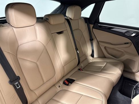 Certified 2023 Porsche Macan image 23