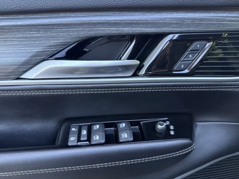 Used 2024 Jeep Wagoneer L Series II w/ Flexible Seating Group AWD/4WD image 8