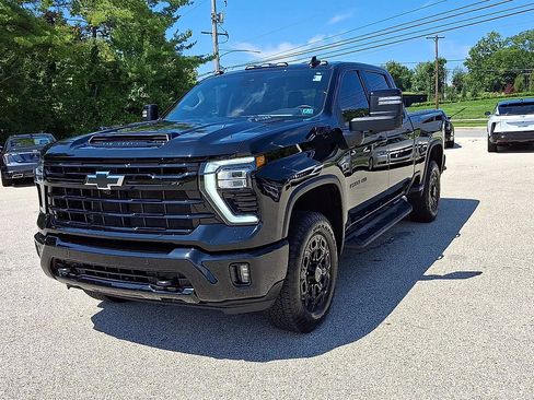 Used 2024 Chevrolet Silverado 2500 LTZ w/ LTZ Plus Package AWD/4WD image 4