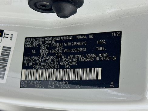 Used 2024 Toyota Highlander LE image 12