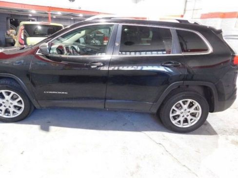 Used 2017 Jeep Cherokee Latitude w/ Safety/Convenience Group image 8