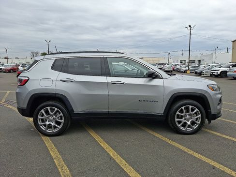 Used 2022 Jeep Compass Latitude image 8