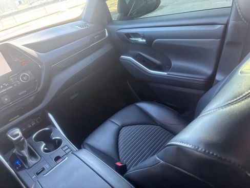 Used 2023 Toyota Highlander XSE image 24