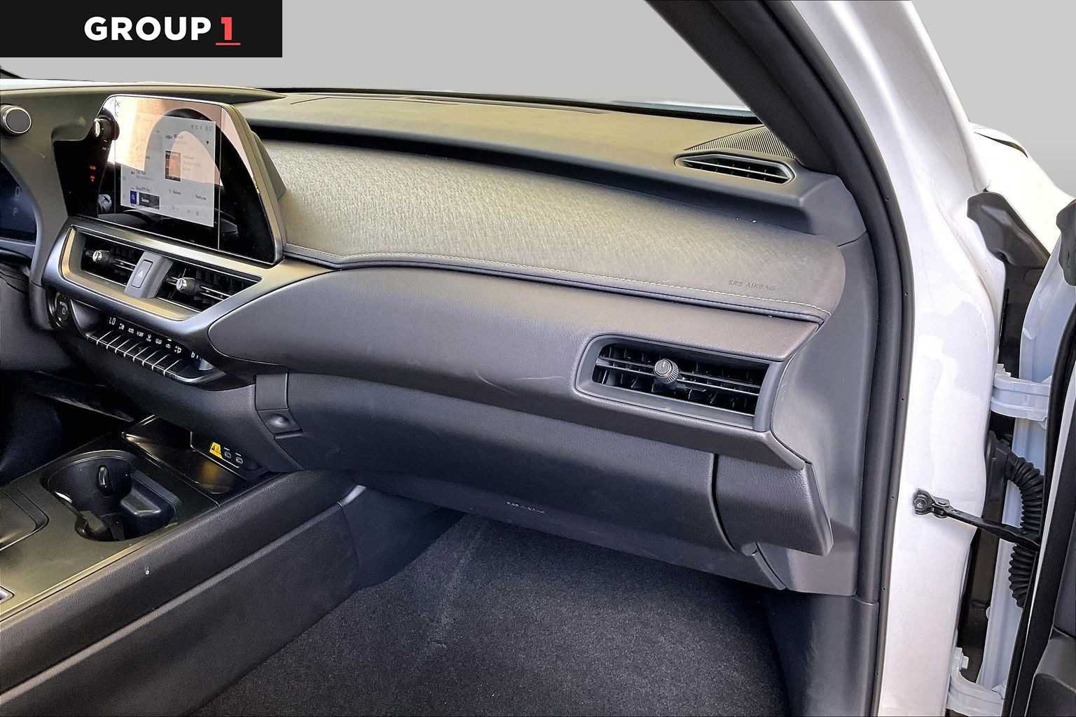 Certified 2026 Lexus UX 300h FWD image 15