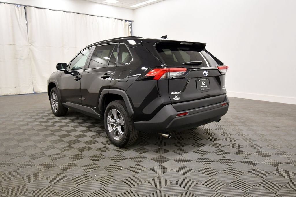 Used 2022 Toyota RAV4 LE AWD/4WD image 5
